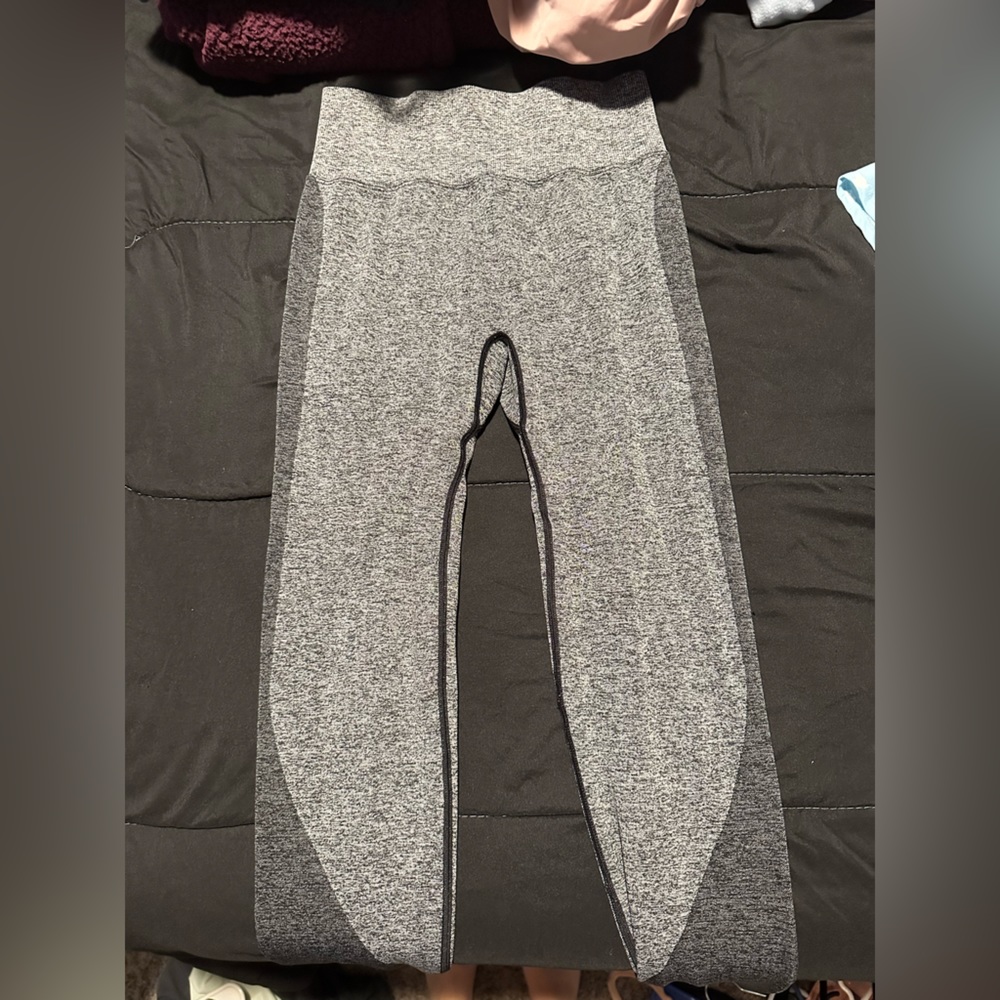 grey PINK leggings. size small